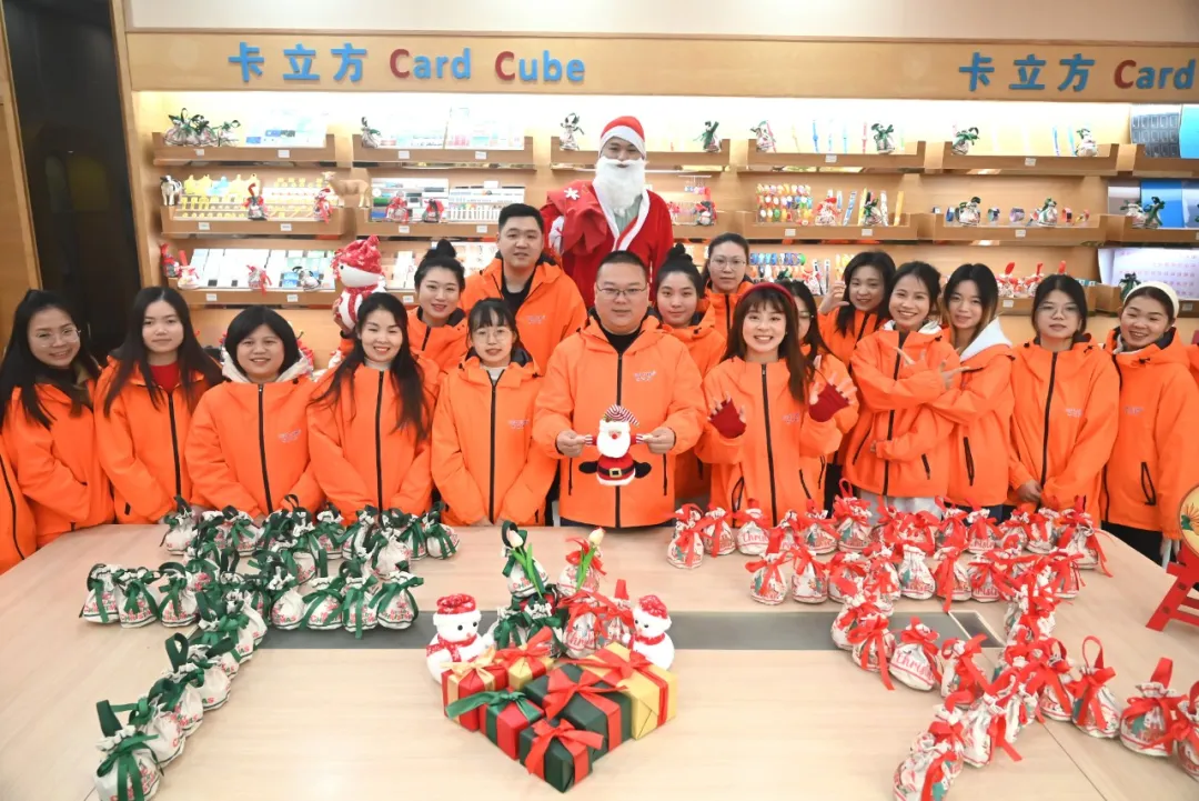 卡立方集團(tuán)RFID智能卡工廠圣誕派送暖心意 平安喜樂滿氛圍