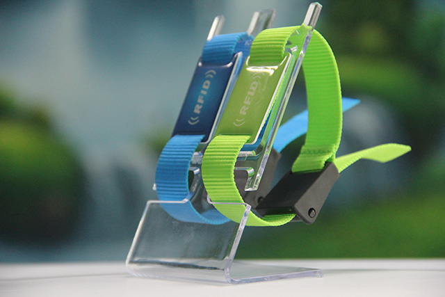 長毛的id硅膠腕帶魔術(shù)手套,污漬一洗就掉 長毛的id硅膠腕帶魔術(shù)手套,污漬一洗就掉